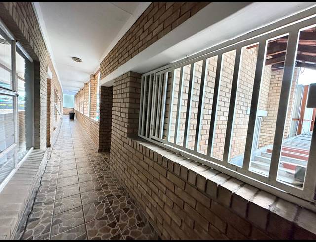 1,400M² BUSINESS CENTRE FOR SALE IN ANNADALE